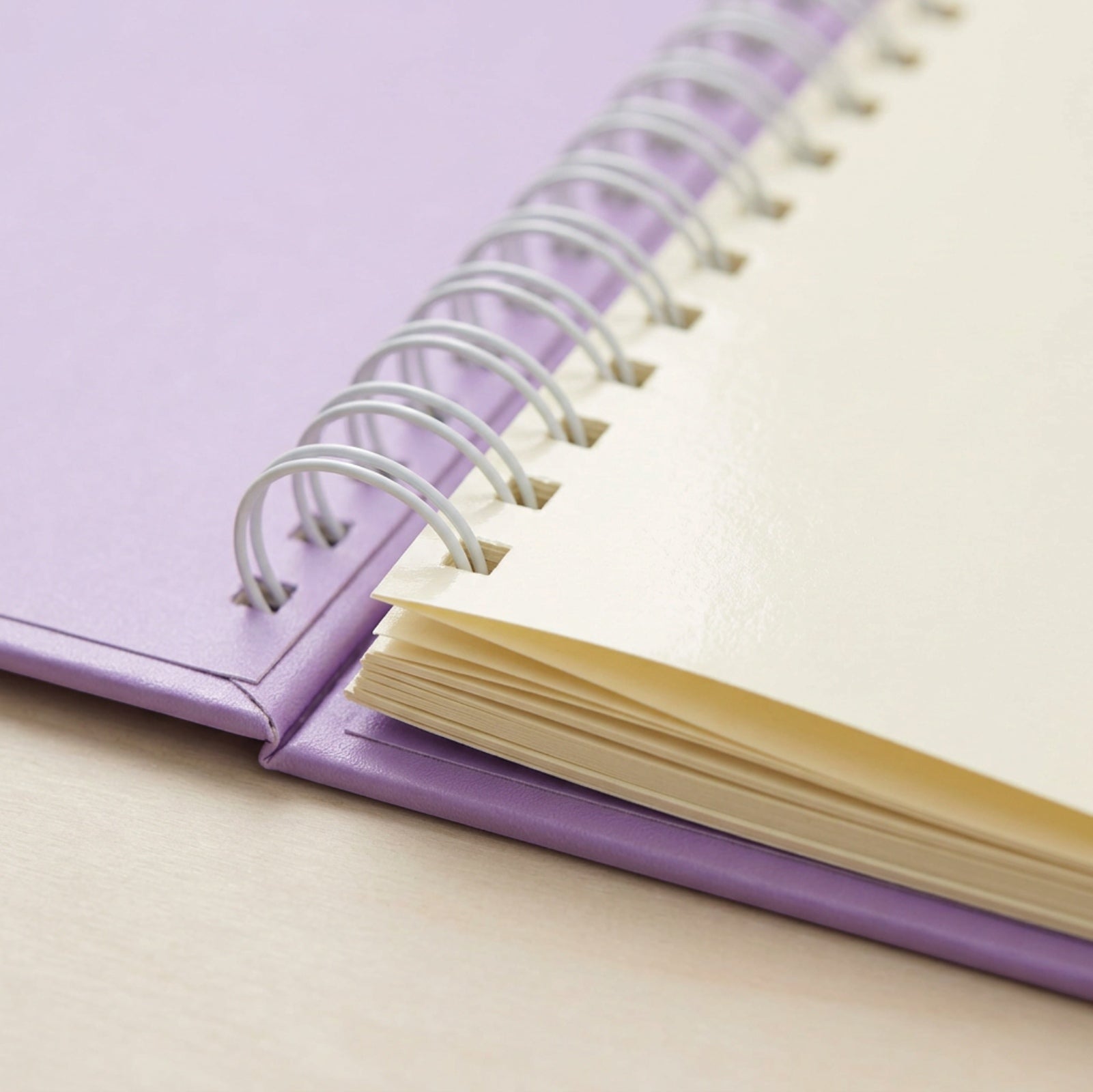 Cozoy Spiral Sticker Storage Album 40 Pages Lilac - Detail view